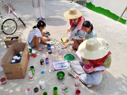 发挥教育优势助力美丽乡村建设——厦门城市职业学院学子赴埔后村开展艺术墙绘活动(图2)