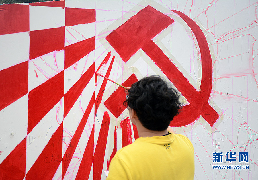 重庆：百米墙绘宣讲党的十九大精神(图6)