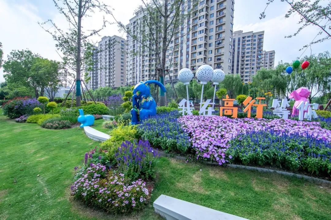 这个镇用艺术改造边边角角让生活更精美(图2)