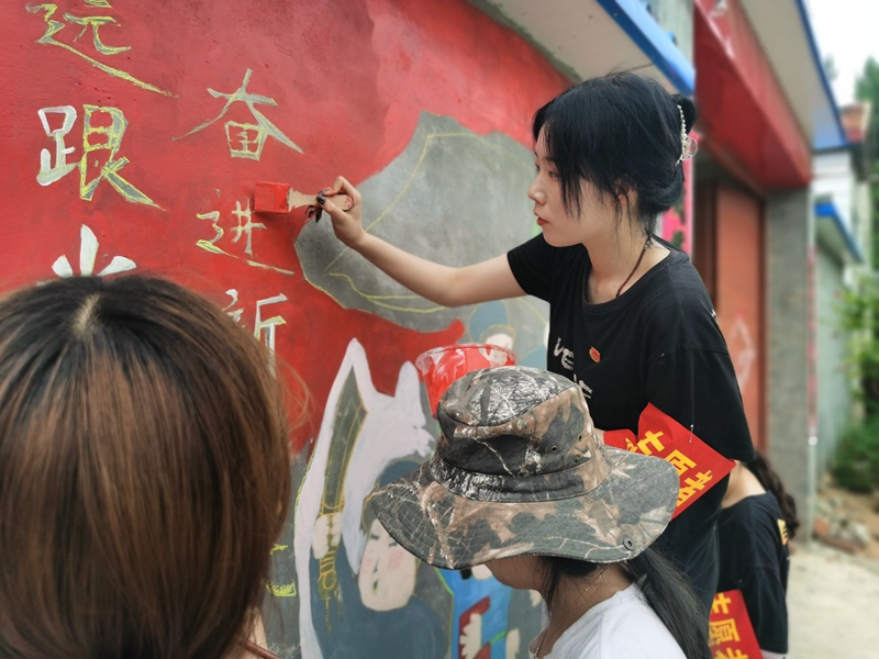 永远跟党走奋进新时代——墙绘艺术进基层美丽乡村添新景(图2) 永远跟党走奋进新时代——墙绘艺术进基层美丽乡村添新景(图2)