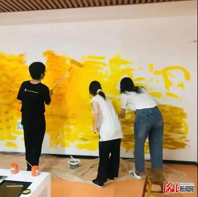 河北工艺美术职业学院新媒体艺术系师生开展墙绘志愿服务活动(图3)