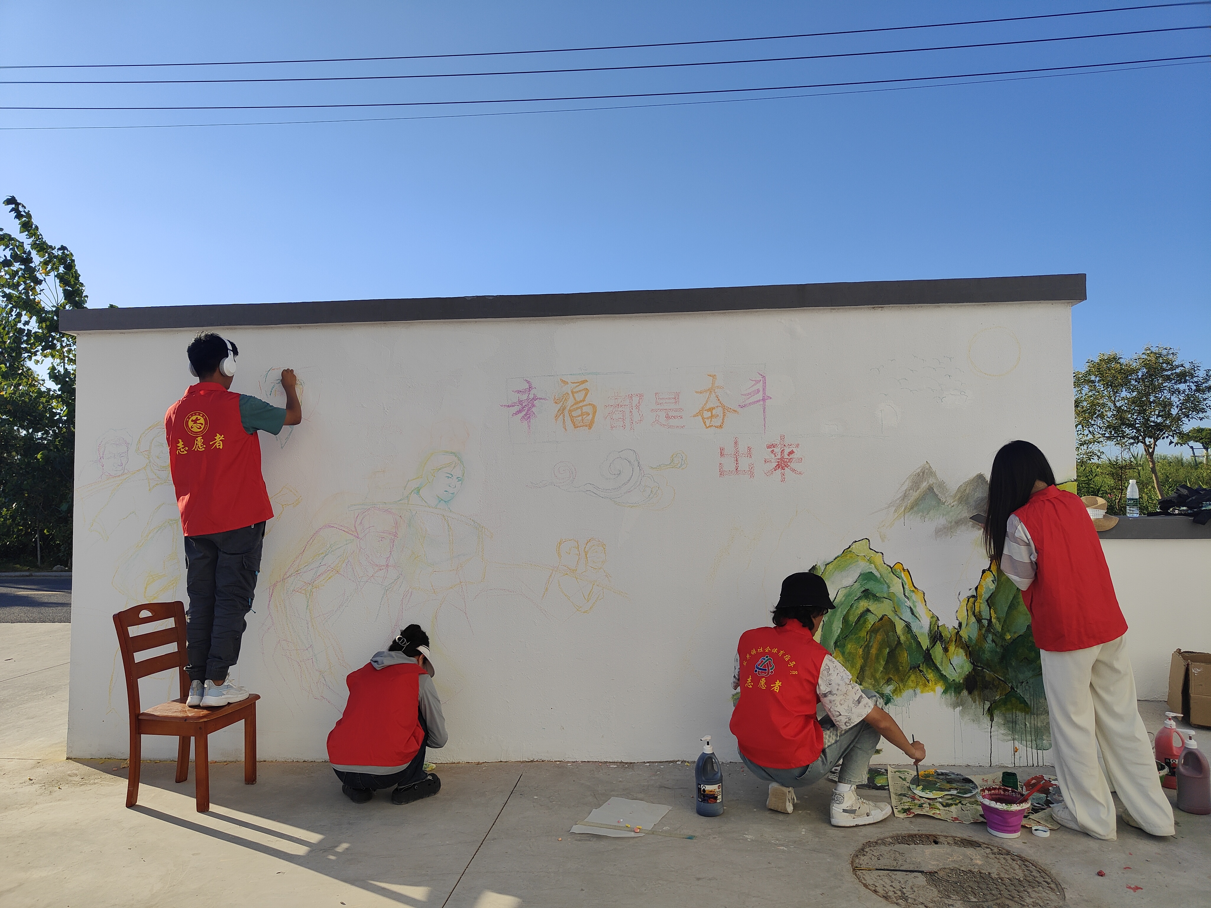 大学生志愿者艺术墙绘进盐东(图2)