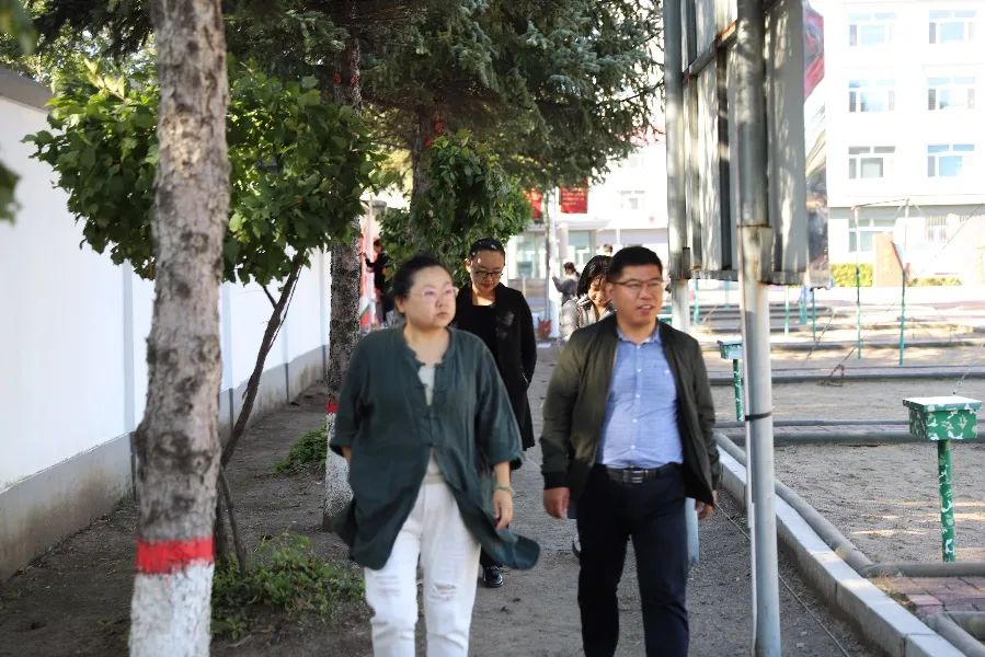 “艺”起墙绘 艺术设计学院开展市地共建墙绘志愿服务活动(图2)