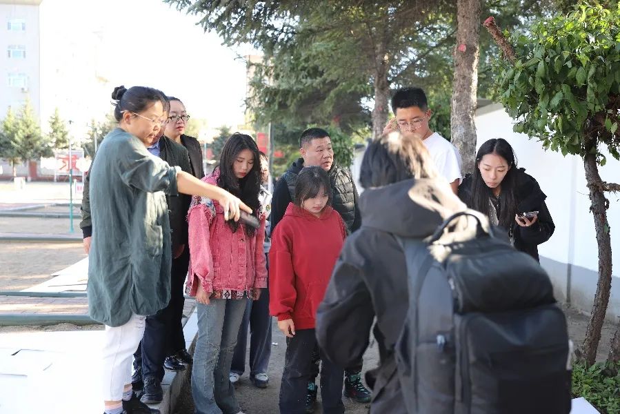 “艺”起墙绘 艺术设计学院开展市地共建墙绘志愿服务活动(图3)