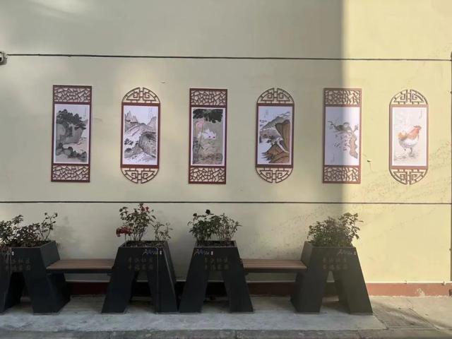 山水花鸟国画、垃圾分类彩绘……居民动手扮靓“幸福社区”!(图2) 山水花鸟国画、垃圾分类彩绘……居民动手扮靓“幸福社区”!(图2)