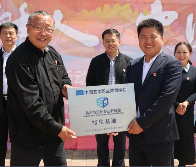 阿尔山乡村墙绘艺术大赛正式启动(图6) 阿尔山乡村墙绘艺术大赛正式启动(图6)