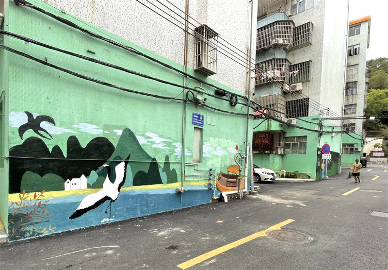 珠海金湾：大学生志愿者手绘创意艺术墙画(图3)