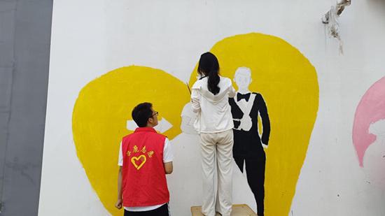 河北涿鹿:返乡大学生执青春之笔 “绘”就振兴新画卷(图2) 河北涿鹿:返乡大学生执青春之笔 “绘”就振兴新画卷(图2)