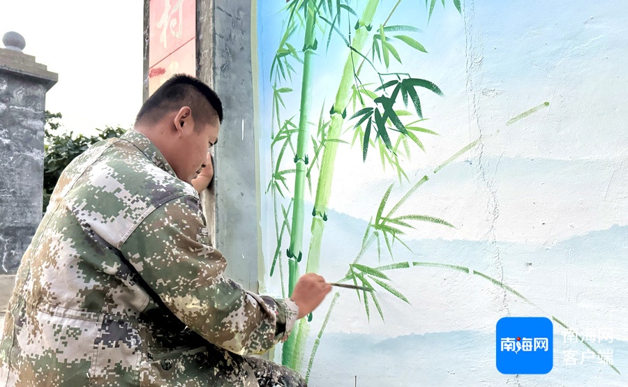 以墙为纸 海南青年画家执笔添彩绘就美丽乡村新画卷(图2)