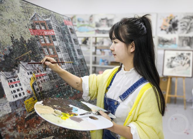 “美术生”扎根乡村7载以艺术之名放飞乡村梦想(图2) “美术生”扎根乡村7载以艺术之名放飞乡村梦想(图2)