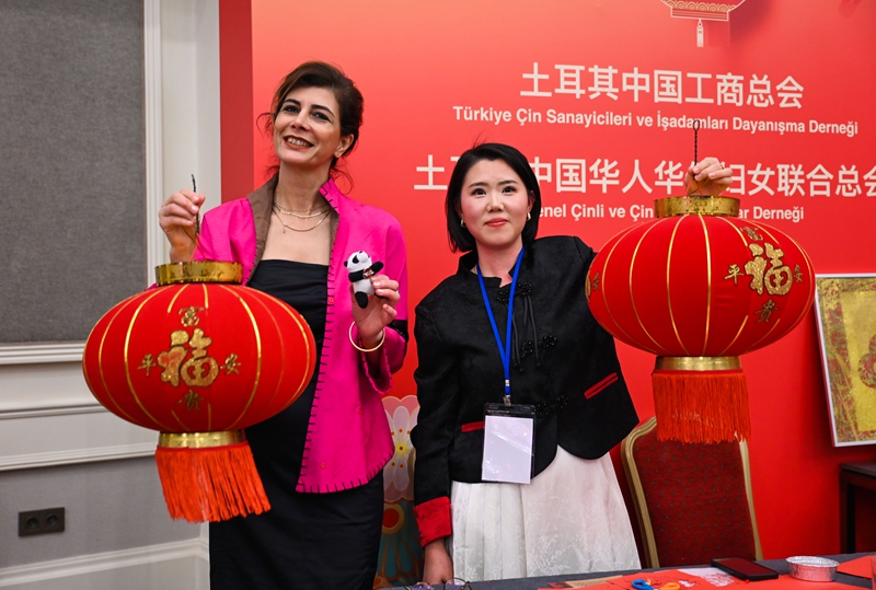 互致新春祝福 共期美好未来——我驻外使领馆举办活动喜迎蛇年春节(图3)